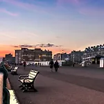 Luxury 1 Bedroom Flat With Balcony - St Anne\'S